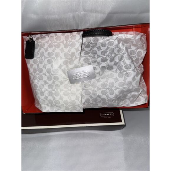 Coach 43105 Brooke Op Art Cap Wristlet Black New With Gift Box Approx 6”x4” - Picture 5 of 6